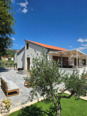 House Angelina